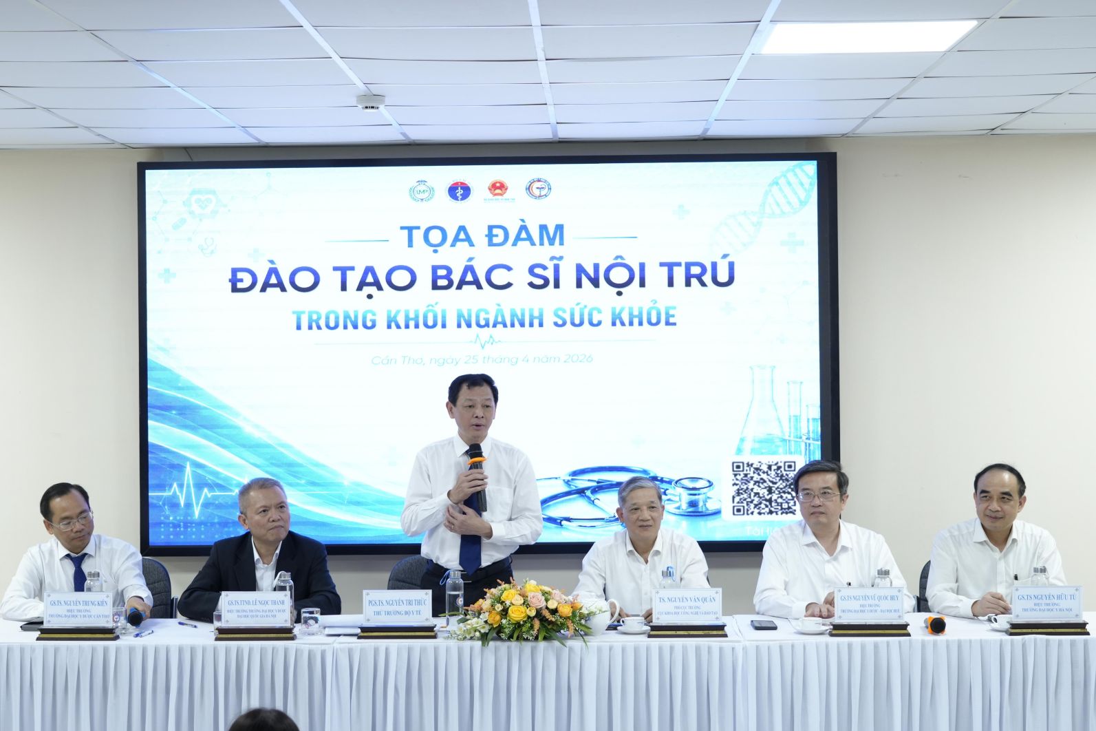 Tìm lời giải chiến lược cho đào tạo Bác sĩ Nội trú trong kỷ nguyên hội nhập